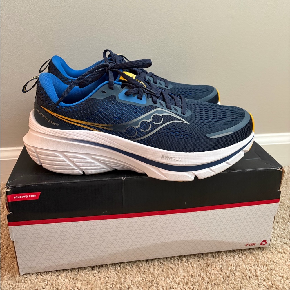 New in the Box Saucony Navy/Skydiver Marine men’s shoes sz 10